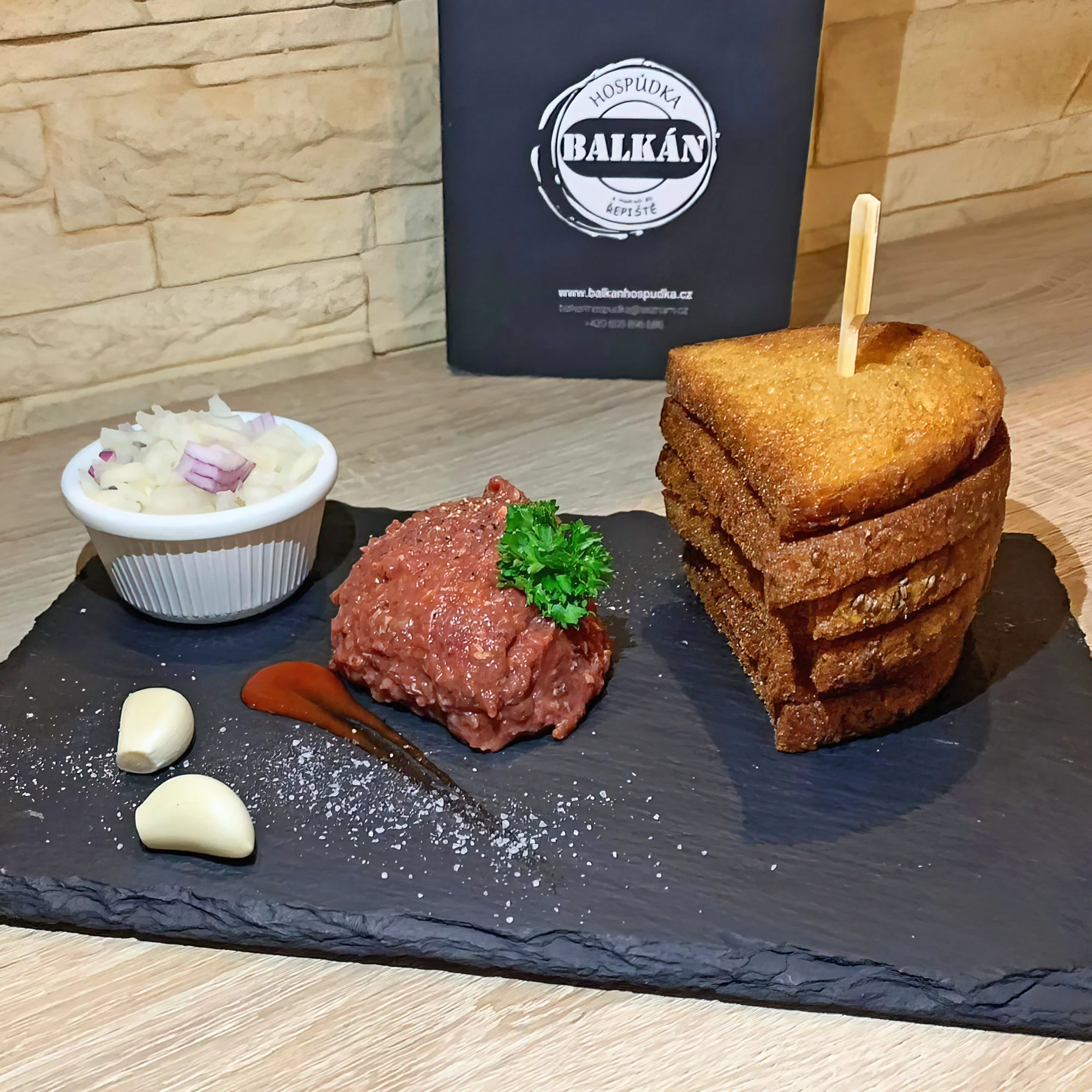 Hovězí tatarák a křupavé topinky: 120 či 240 g - Obrázek 2