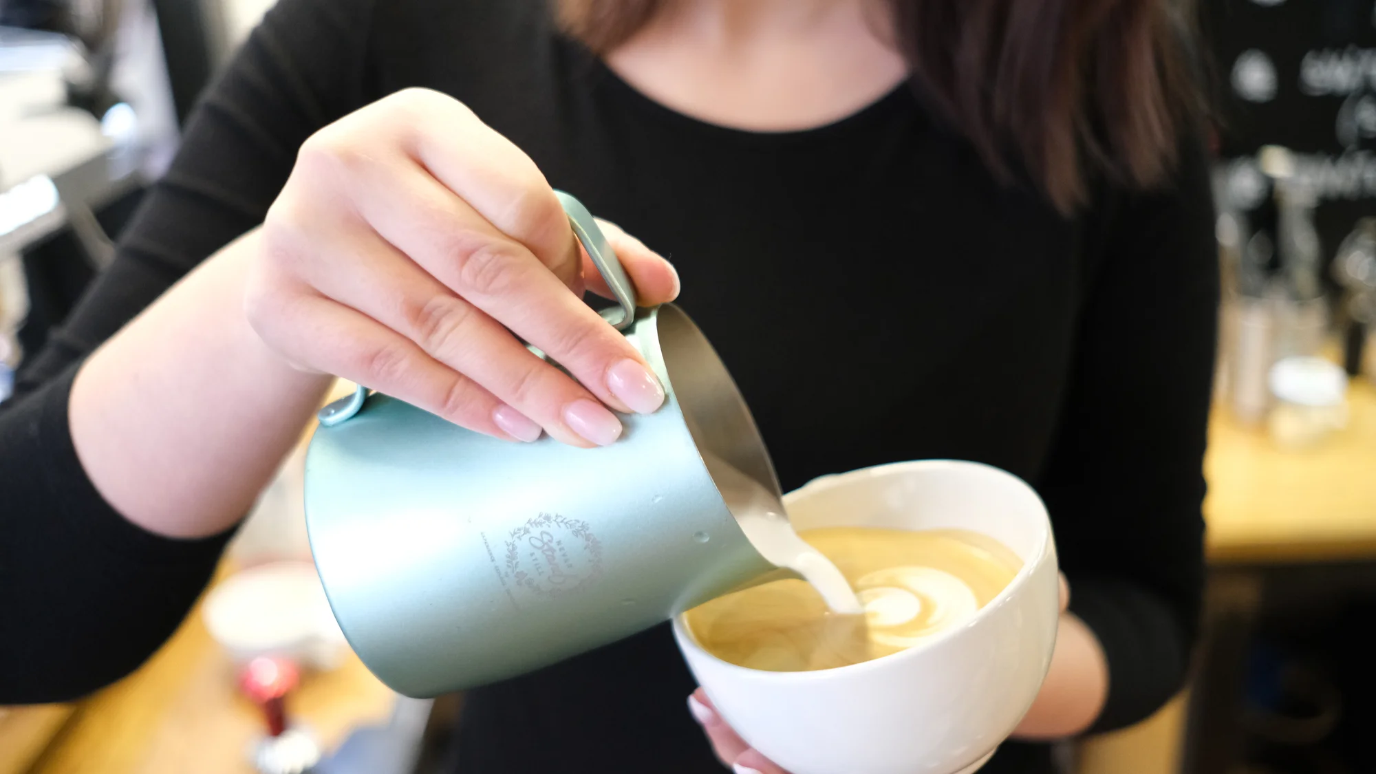 Latte art pro milovníky kávy i začínající baristy: 1-2 os. - Obrázek 5