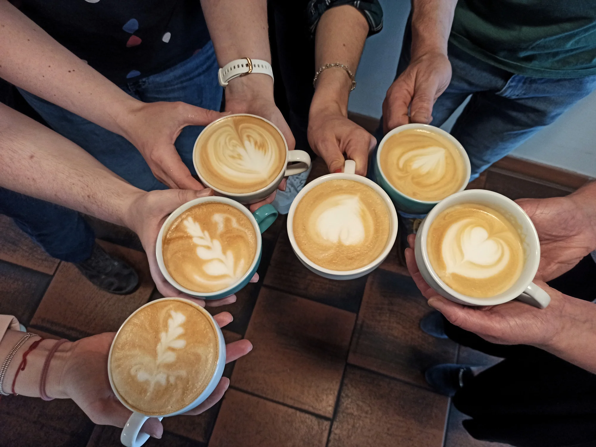 Latte art pro milovníky kávy i začínající baristy: 1-2 os. - Obrázek 9