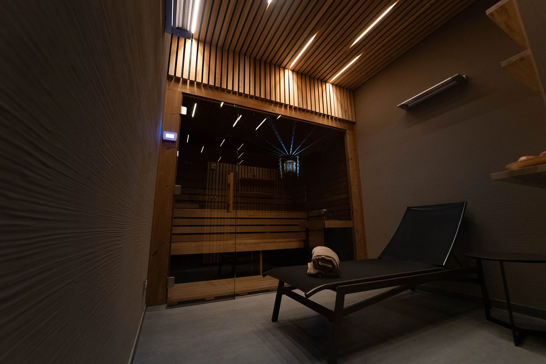 Privátní vířivka a láhev sektu nebo sauna pro 2 osoby - Obrázek 10