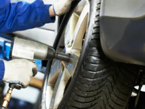 Přezutí kol nebo pneu včetně prohlídky vozu