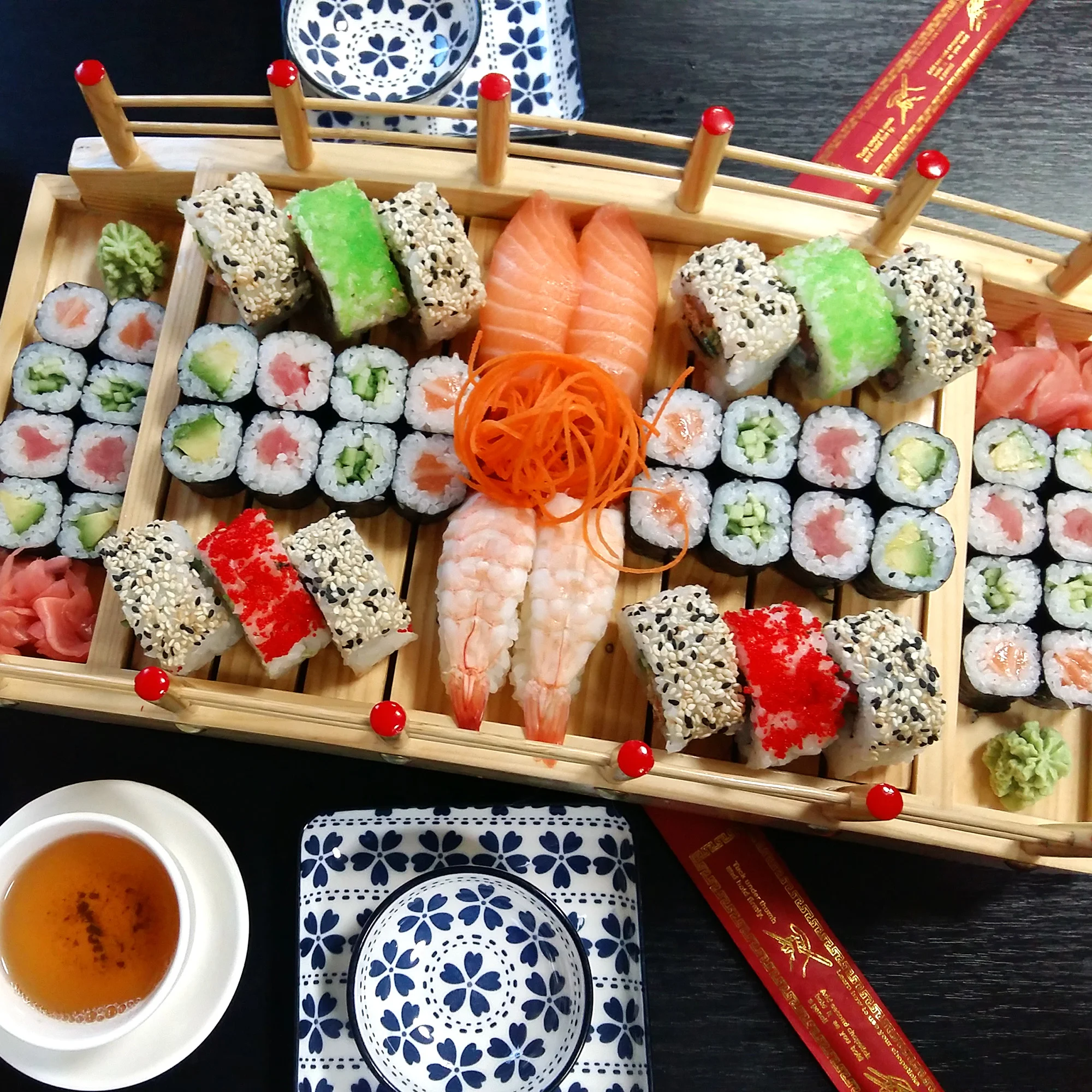 Sety s 24–72 ks sushi, miso polévkami či závitky - Obrázek 2