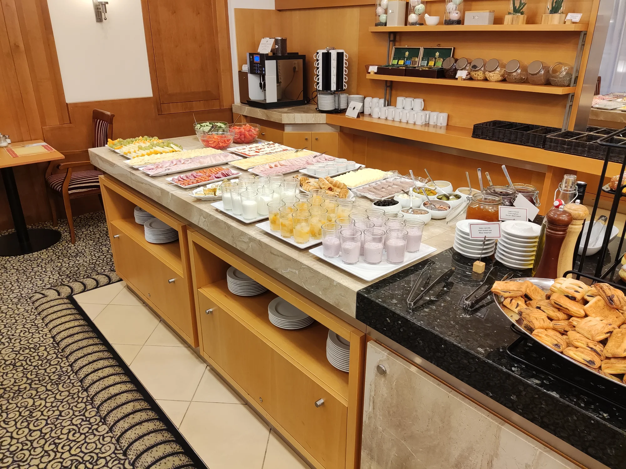 Bufetová snídaně v hotelu Ramada na Václaváku - Obrázek 7