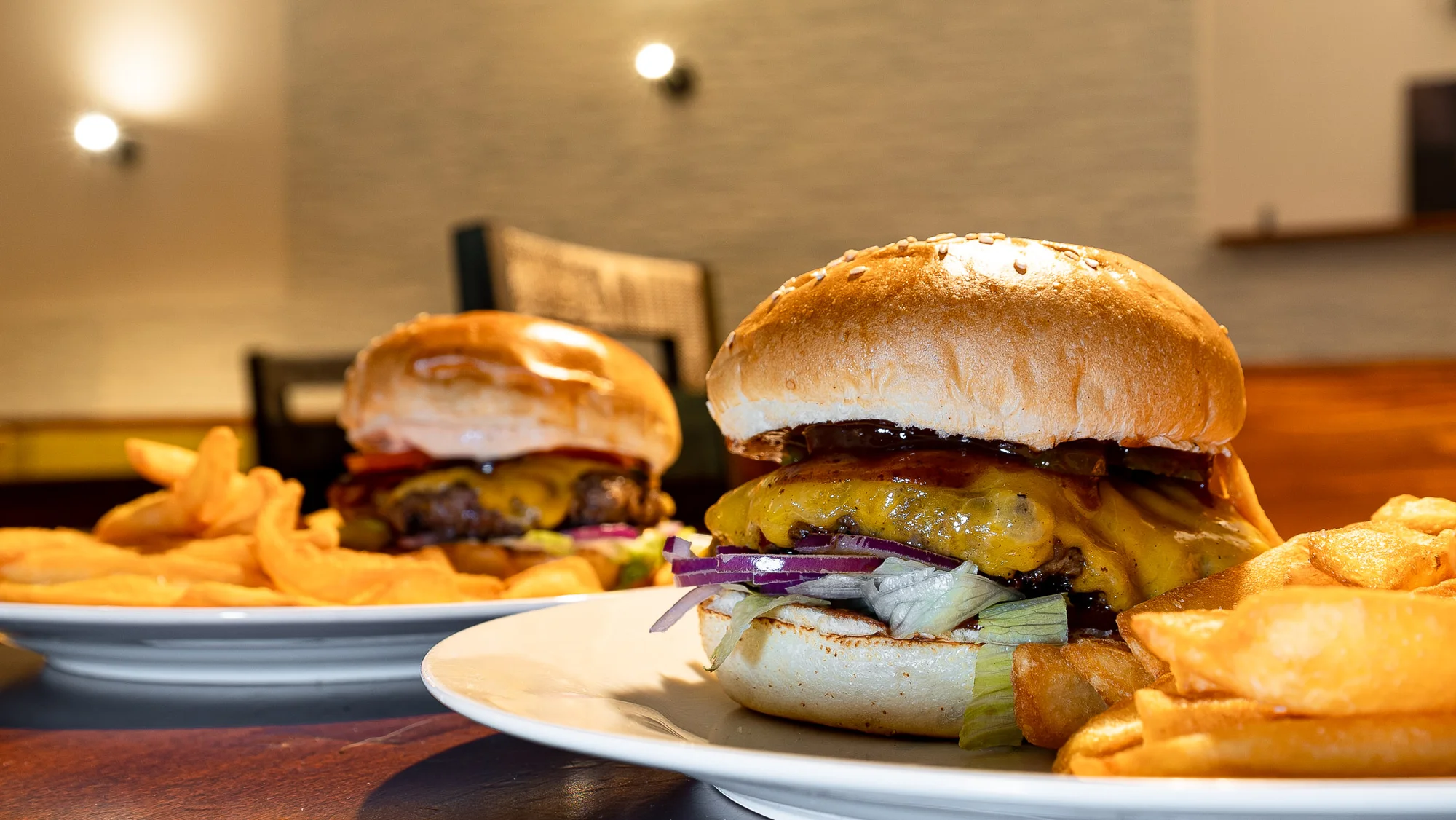 Burger hovězák z vyzrálého masa s hranolky i dipem - Obrázek 8