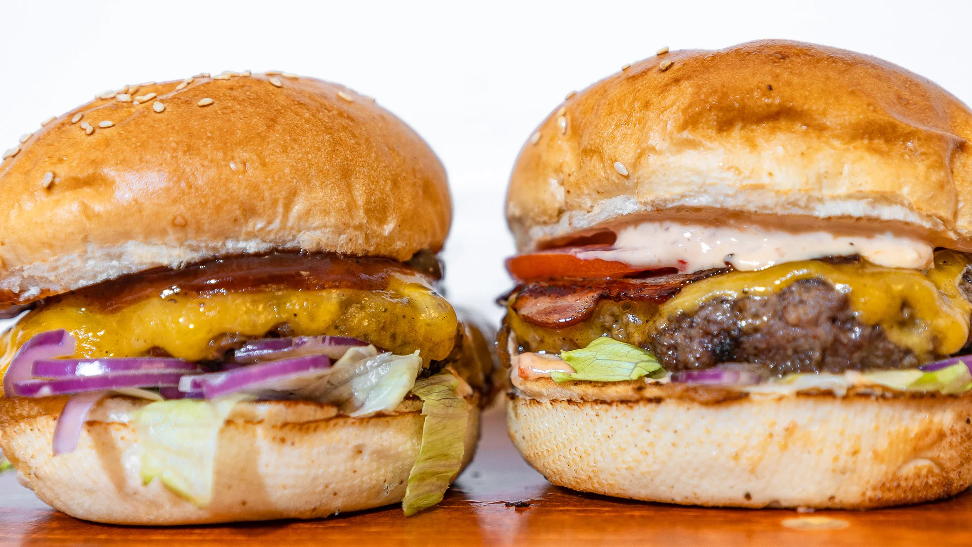 Burger hovězák z vyzrálého masa s hranolky i dipem - Obrázek 6