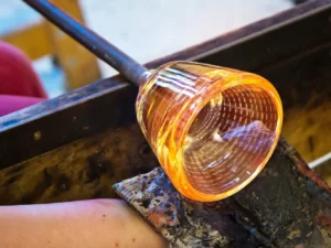 Noční prohlídka sklárny s degustací vín pro 2 osoby