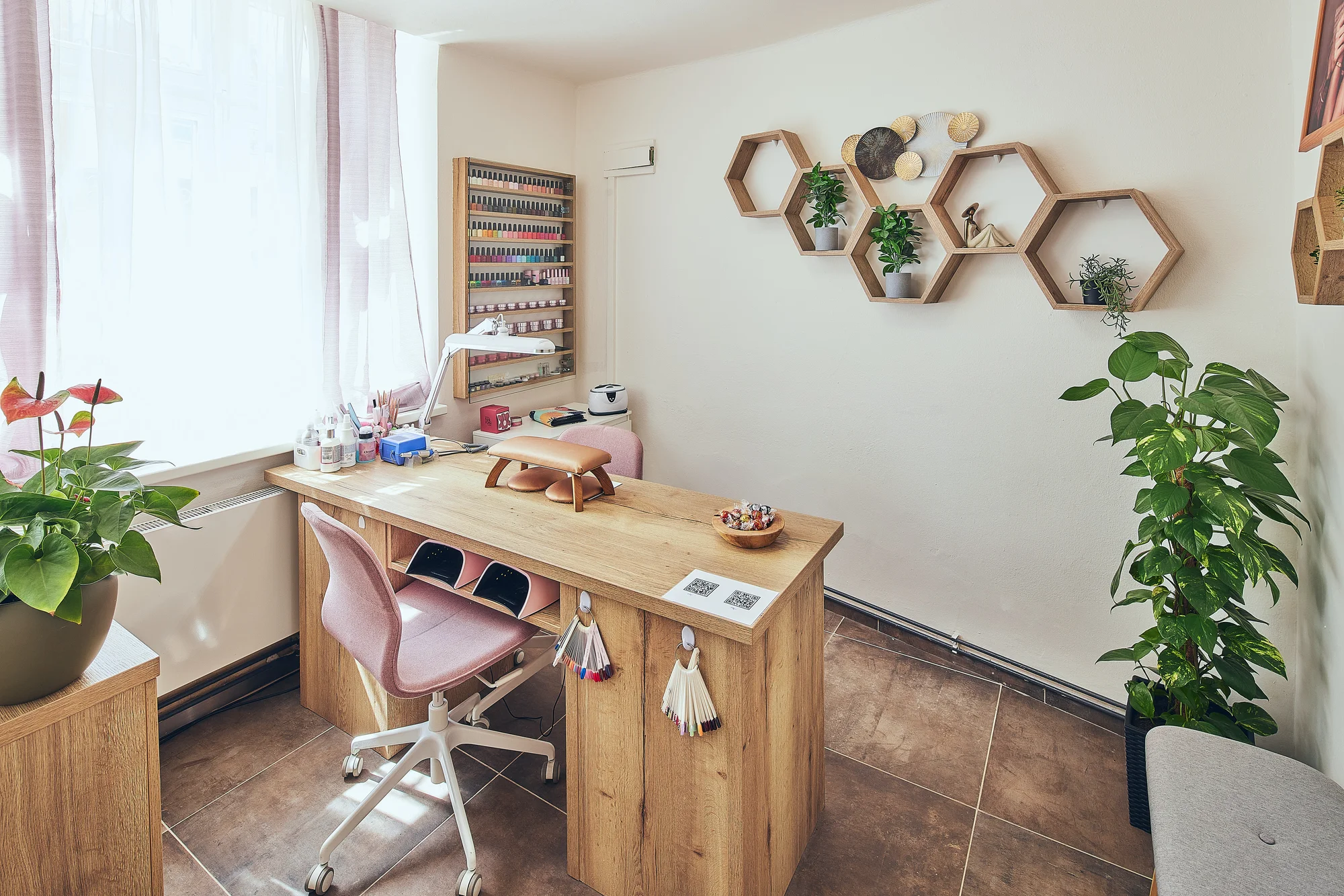 Manikúra s P-Shine, shellacem či depilací rukou - Obrázek 4