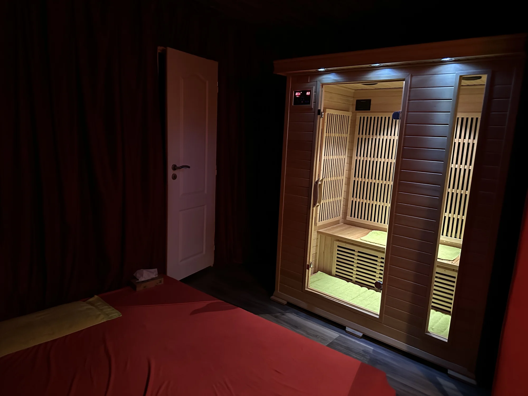 Úžasný relax: 45 minut masáže, sauna a rybičky - Obrázek 6