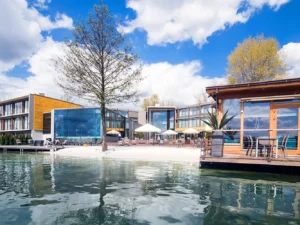 Boží pobyt se stravou a wellness na břehu jezera