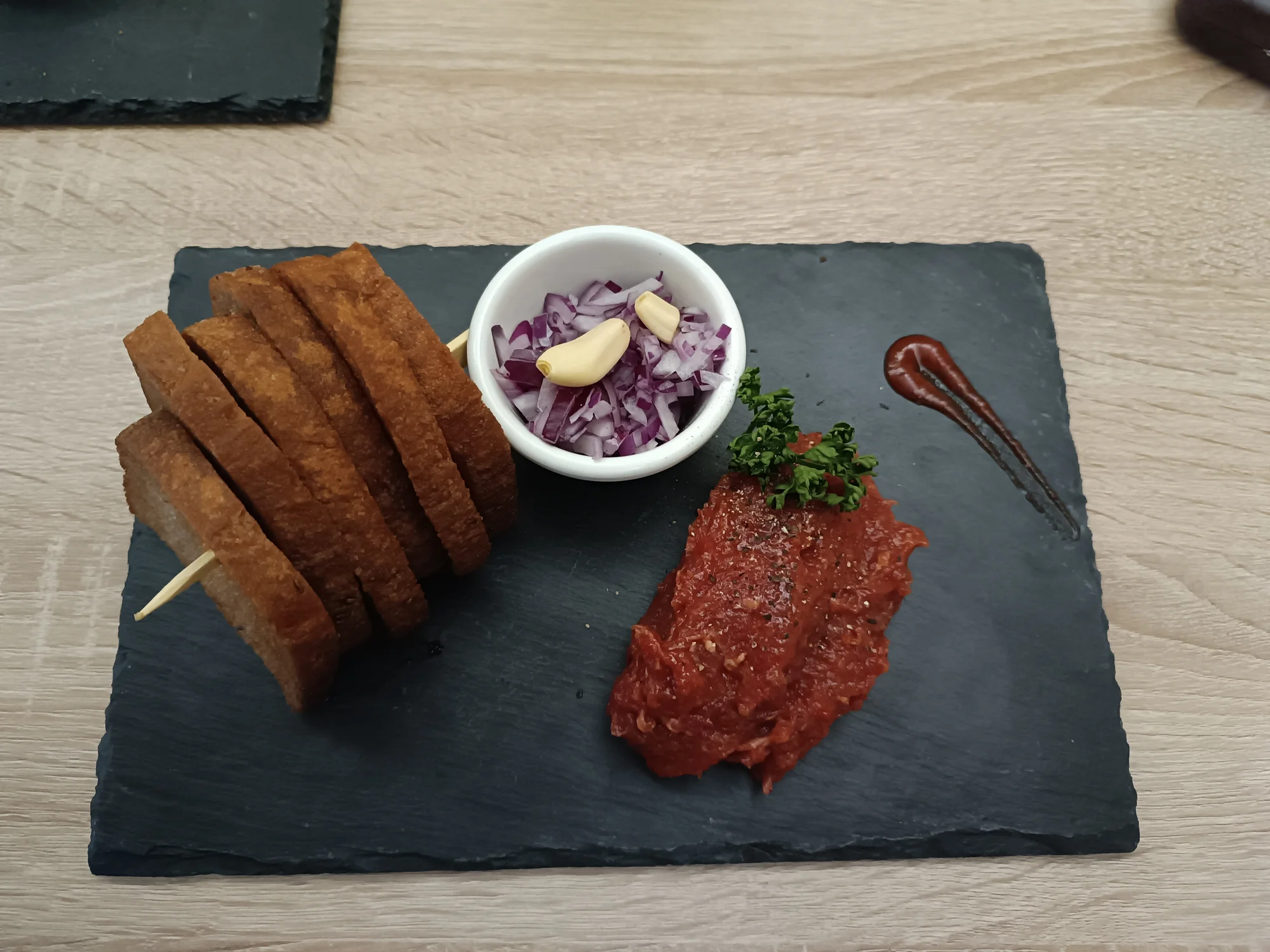 Hovězí tatarák a křupavé topinky: 120 či 240 g - Obrázek 10