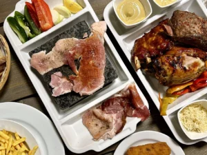 Masové hody: grilování na rozpáleném kameni pro 2 os.