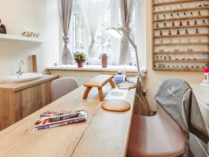 Manikúra s P-Shine, shellacem či depilací rukou