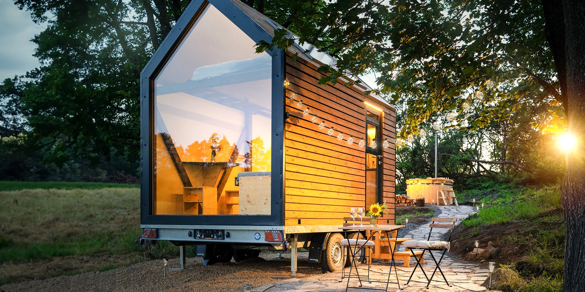 Tiny house uprostřed přírody: přírodní vyhřívaný sud i gril