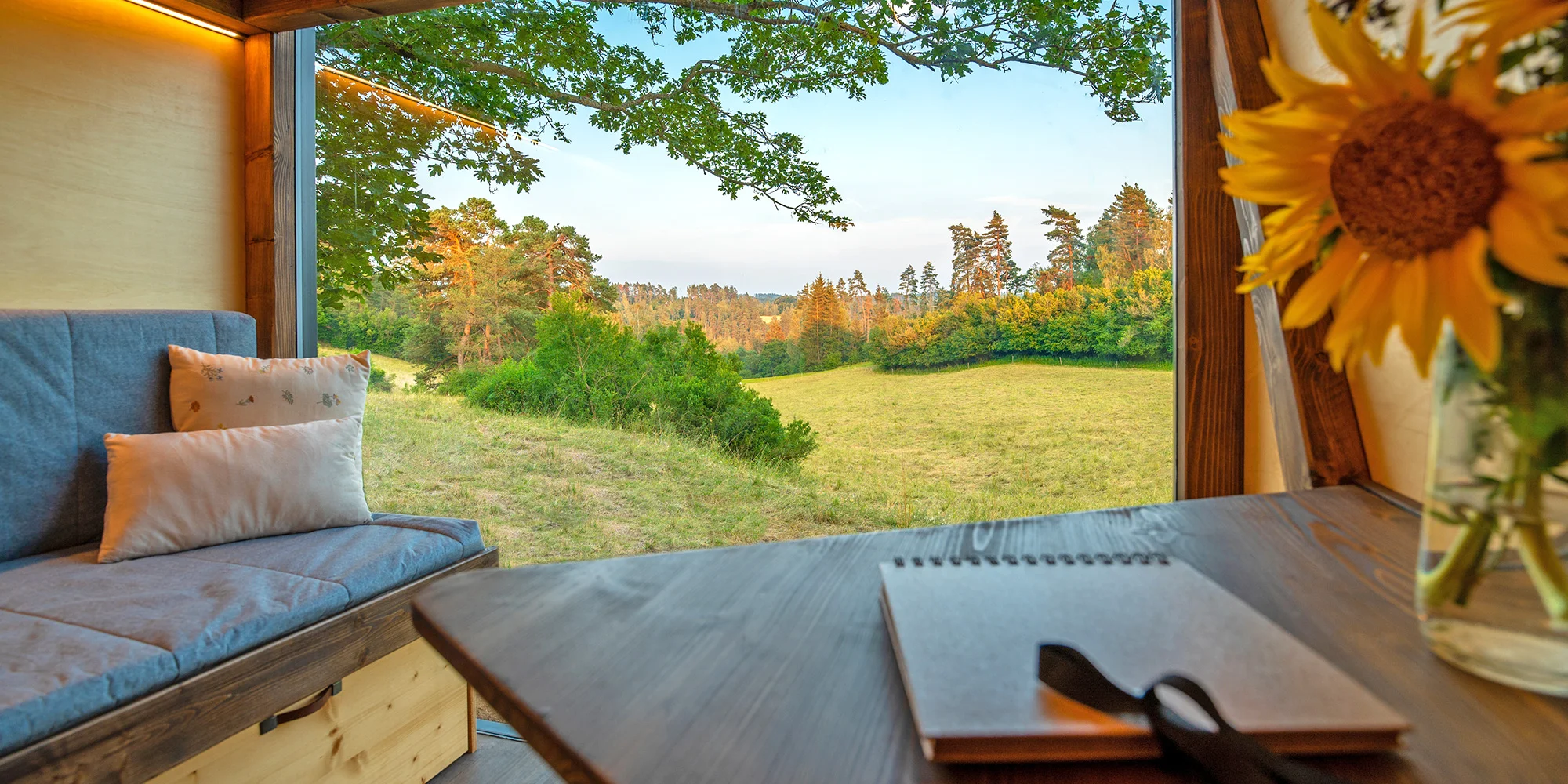 Tiny house uprostřed přírody: přírodní vyhřívaný sud i gril - Obrázek 3