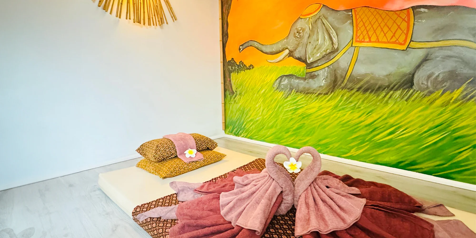 60min. thajská office masáž zad, šíje a rukou