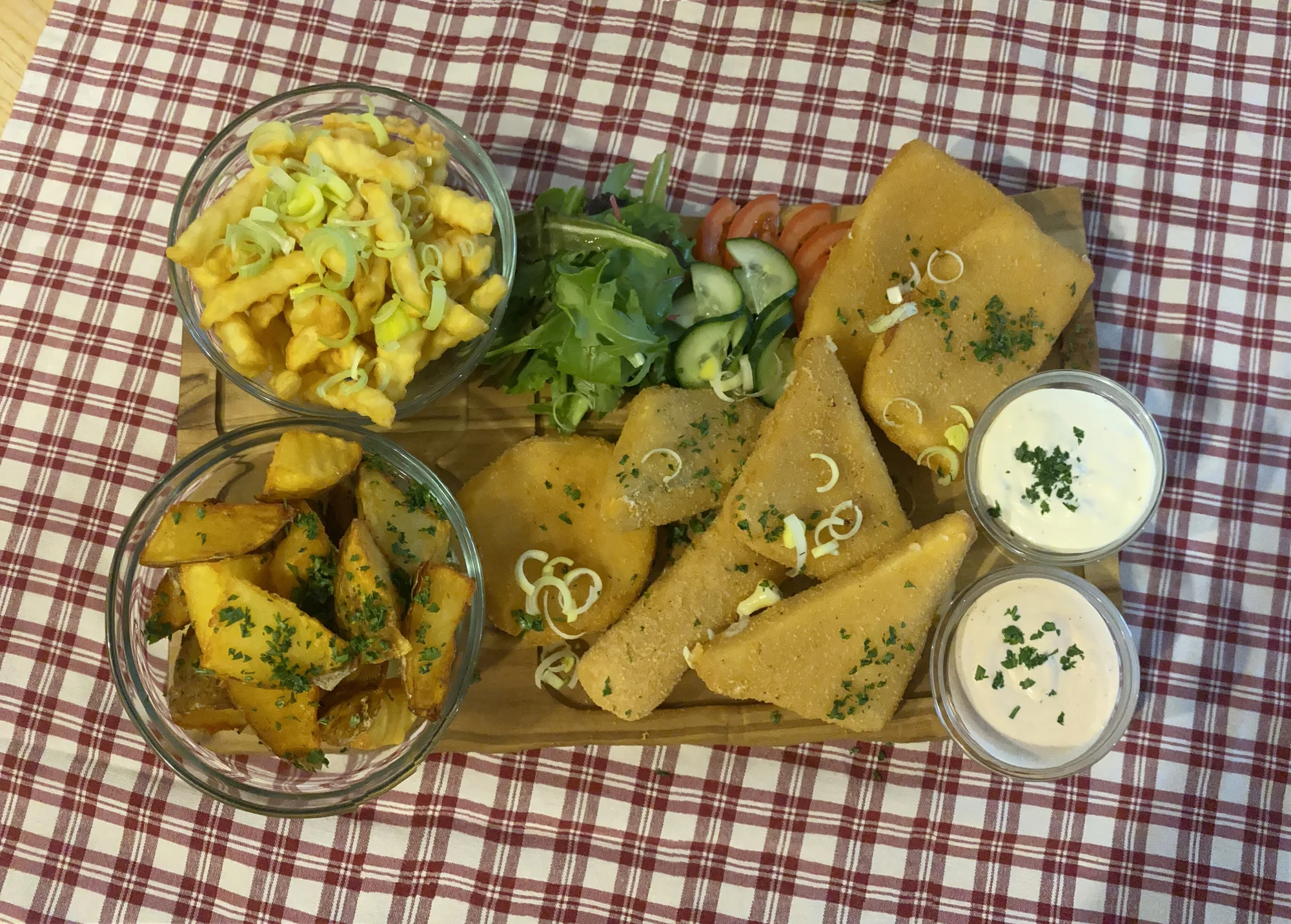 Variace smažených sýrů na prkénku i přílohy: 0,5-1 kg - Obrázek 6