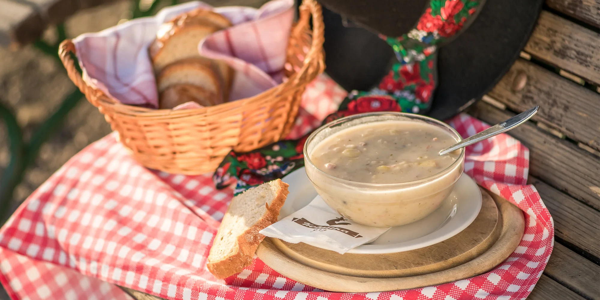 Valašská kyselice a borůvkové knedlíky pro 2 osoby