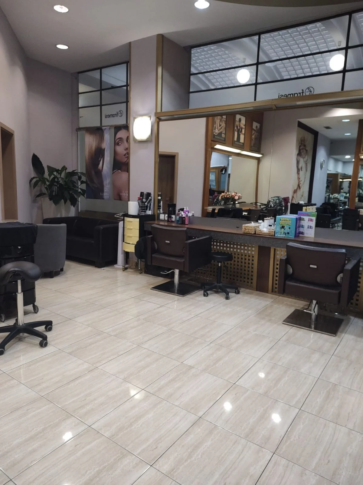 Kadeřnictví na Václavském náměstí: střih, barva i melír - Obrázek 4