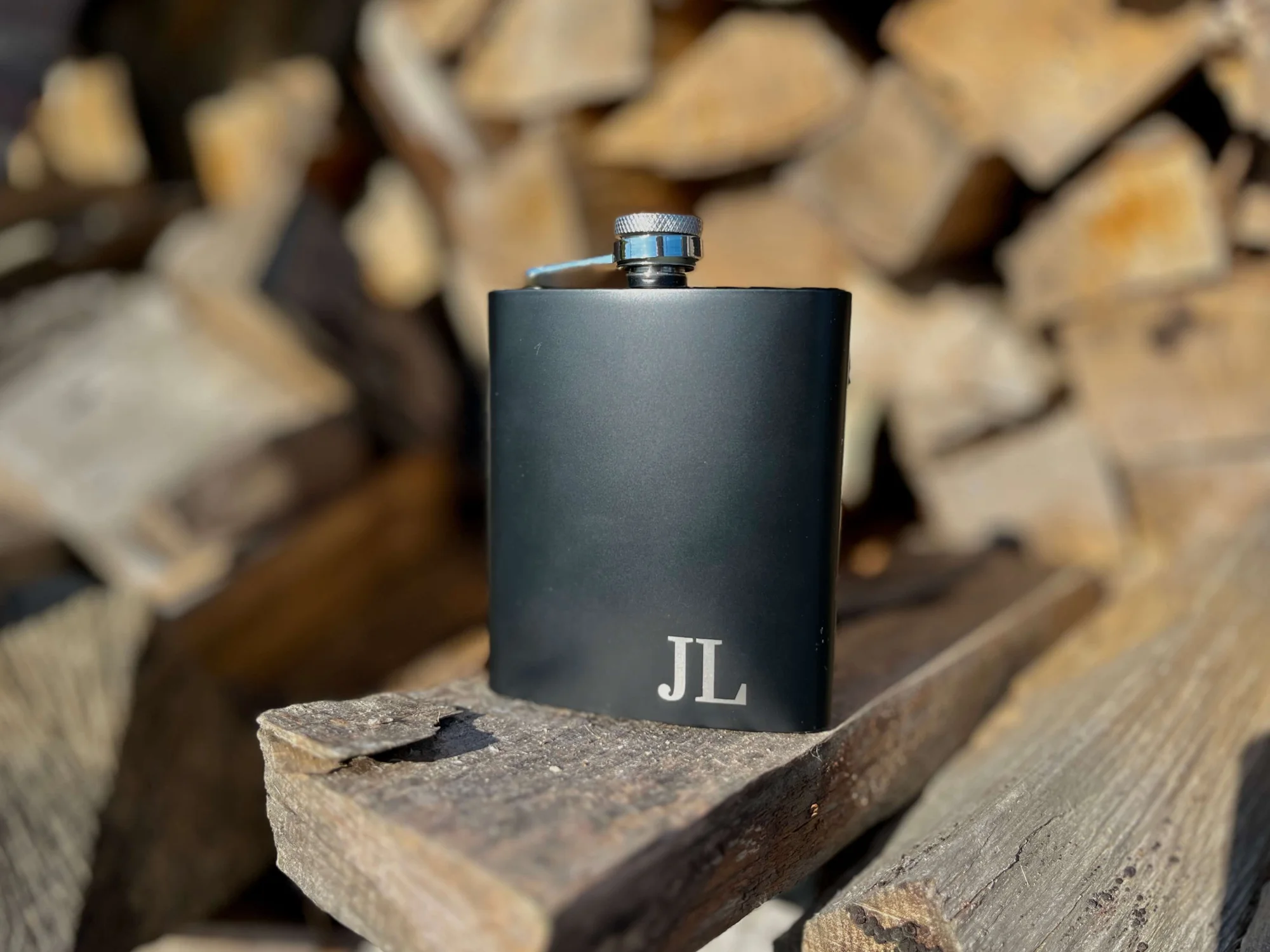 Černá nebo dřevěná placatka s gravírovaným textem - Obrázek 4