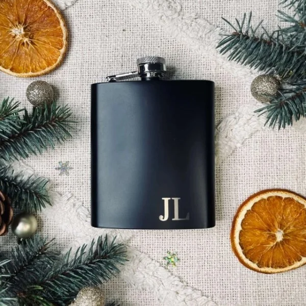 Černá nebo dřevěná placatka s gravírovaným textem - Obrázek 9