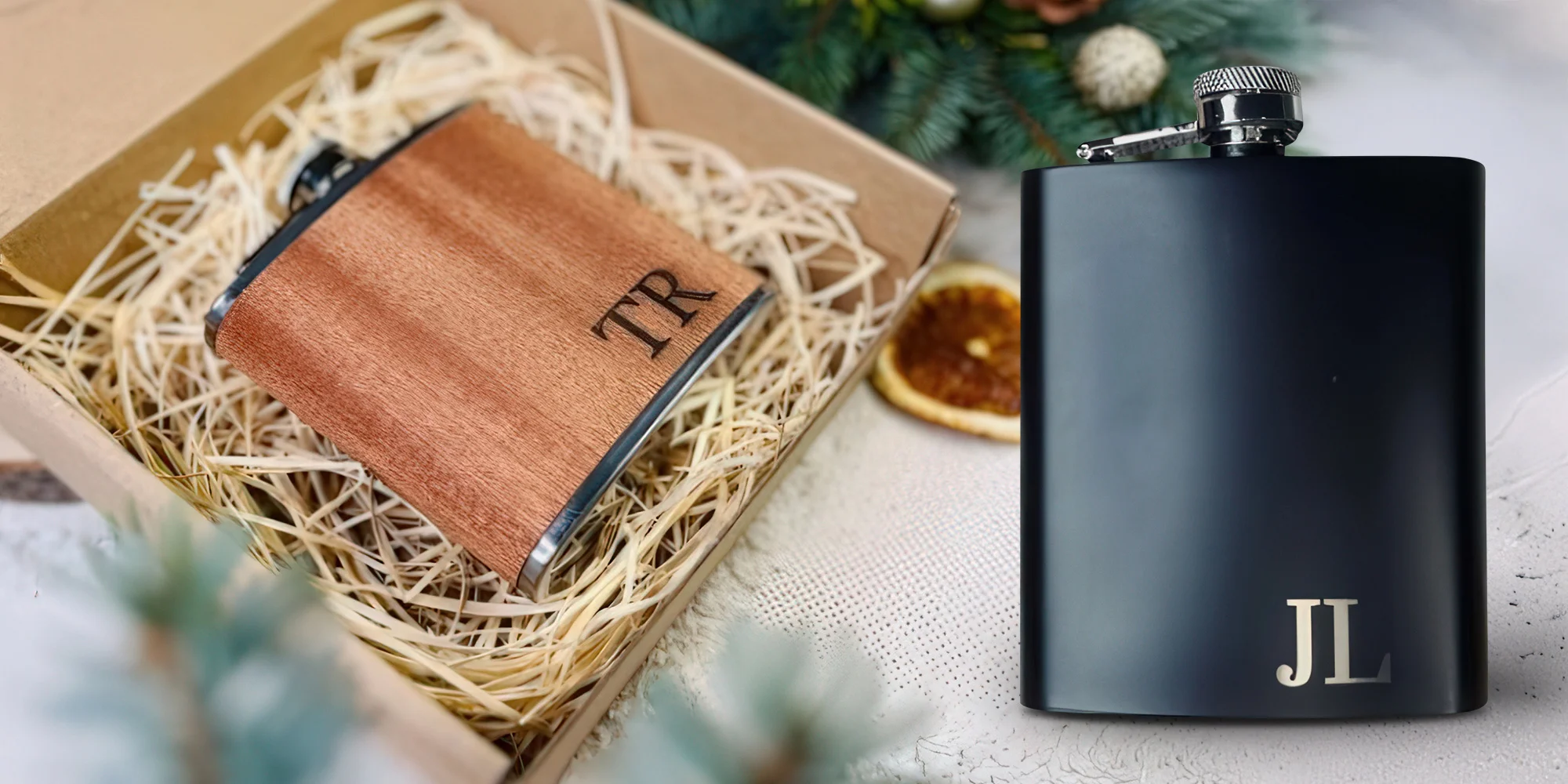 Černá nebo dřevěná placatka s gravírovaným textem