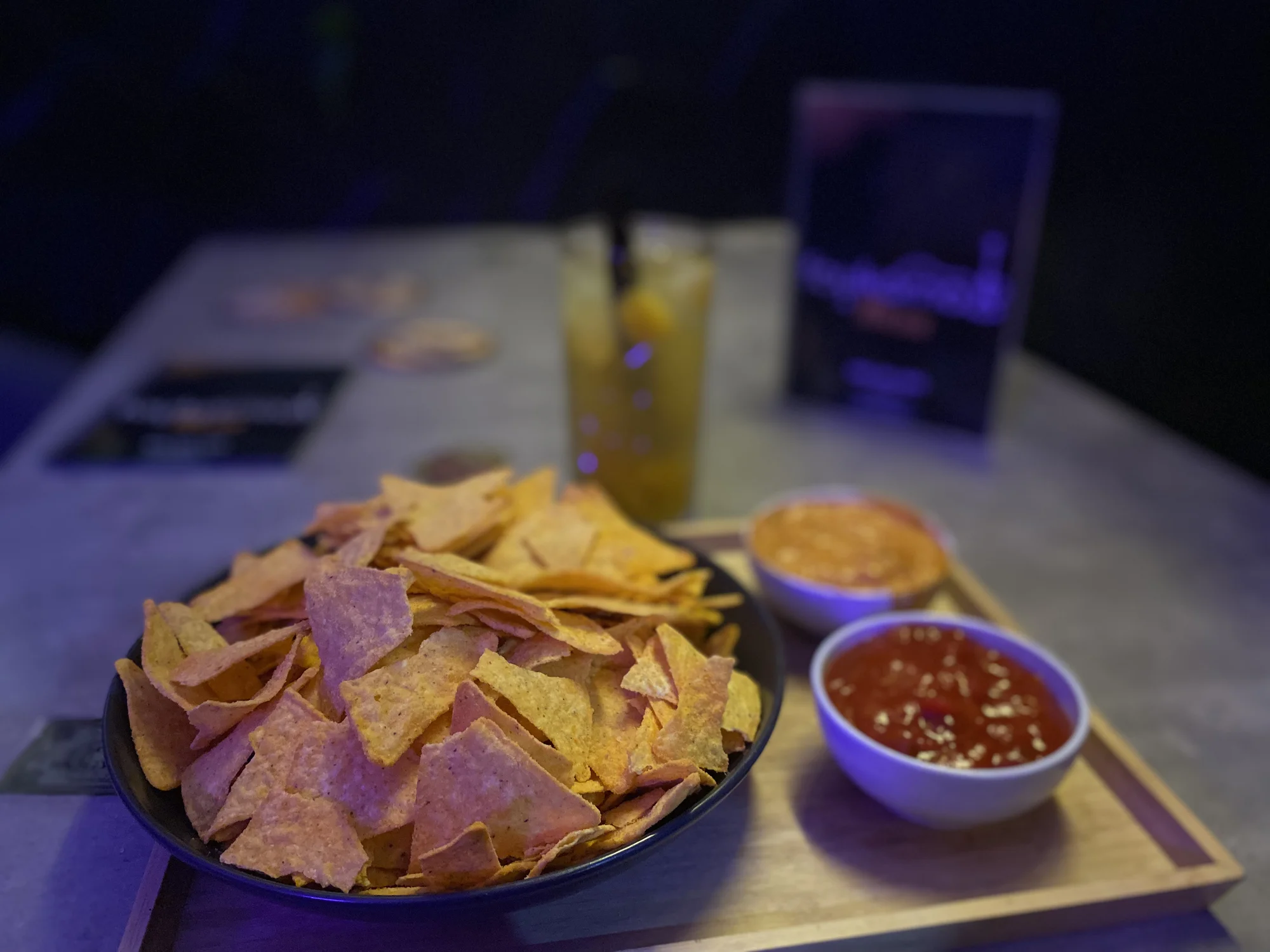 Koktejly, nachos i vodní dýmka s tabákem dle výběru - Obrázek 8