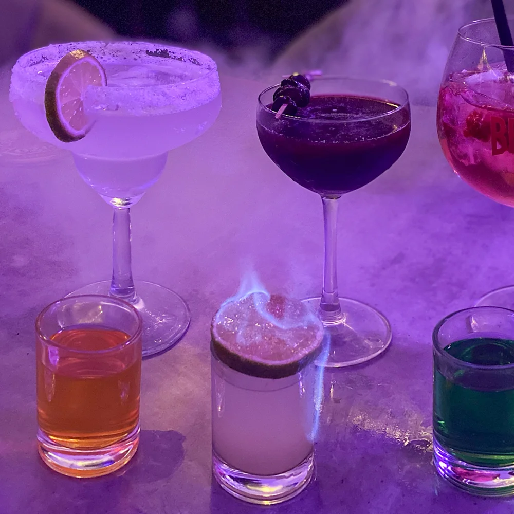 Koktejly, nachos i vodní dýmka s tabákem dle výběru - Obrázek 2