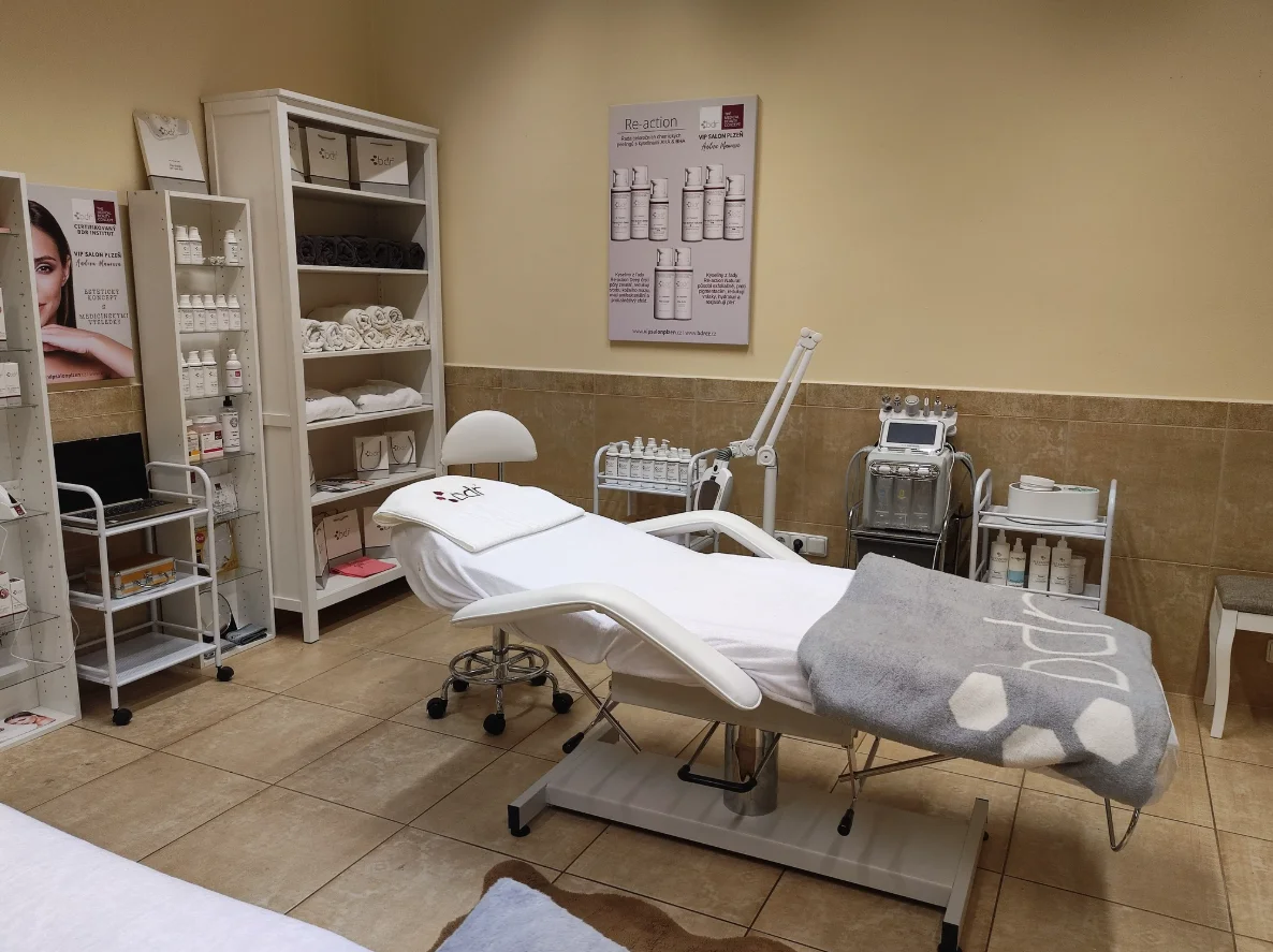 Kosmetické ošetření: peeling, masáž i LED maska - Obrázek 5