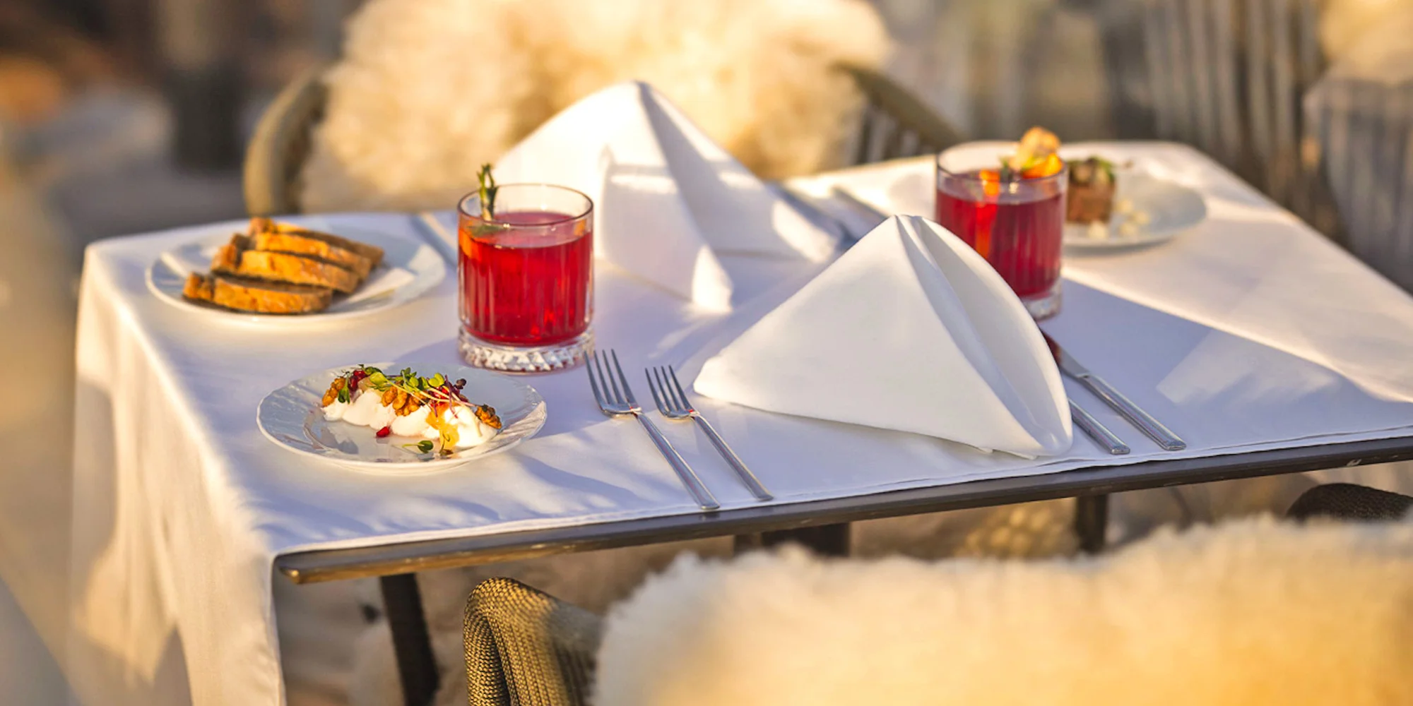Snídaně či aperitivo ve sky baru s výhledem na Prahu - Obrázek 5