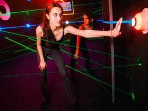 První laserové bludiště v ČR: vstup pro 1–4 hráče