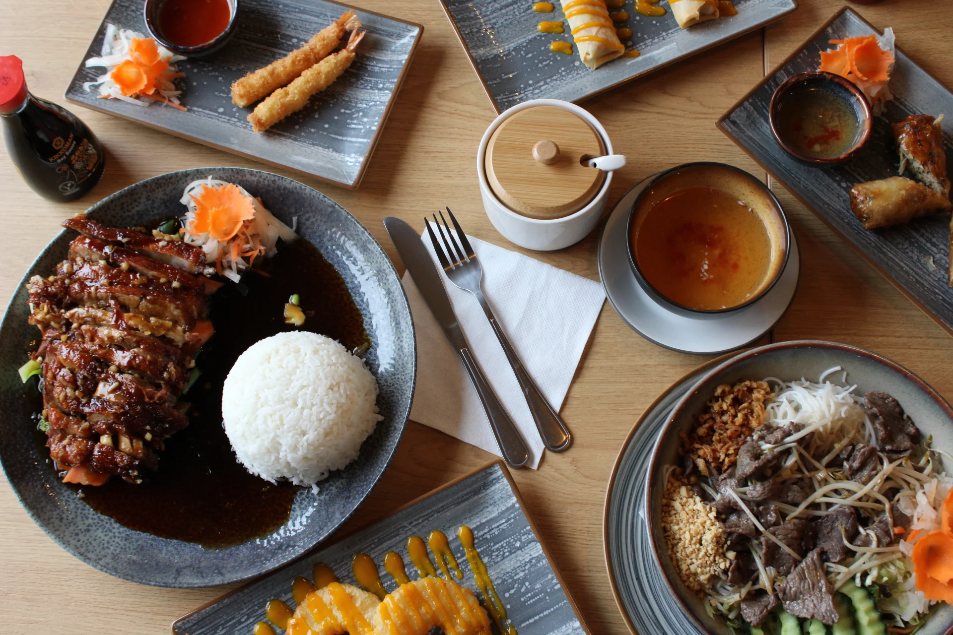 Tříchodové asijské menu v nové restauraci pro 2 osoby - Obrázek 11