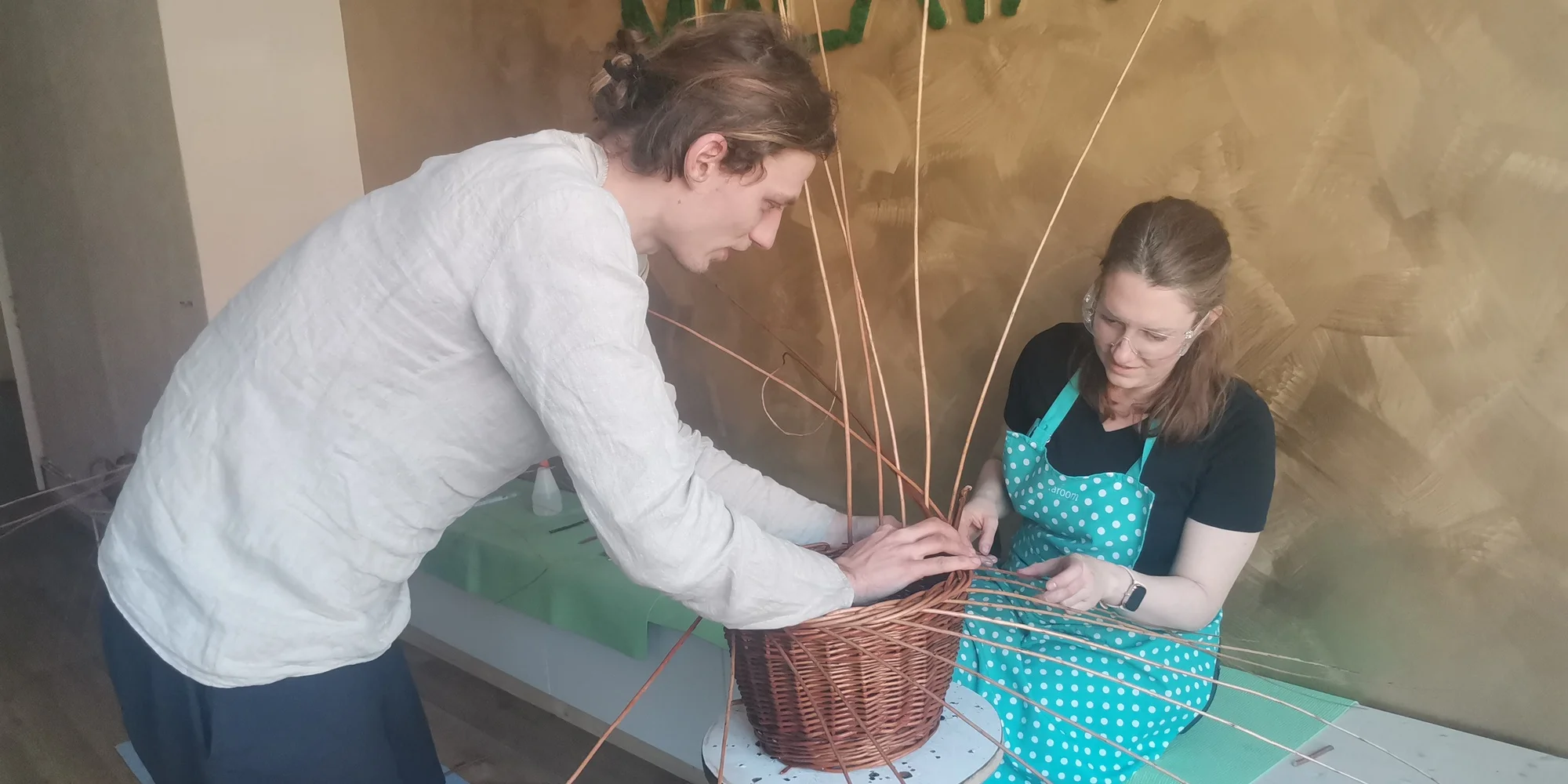 Kurz pletení kulatého koše v Pardubicích - Obrázek 3