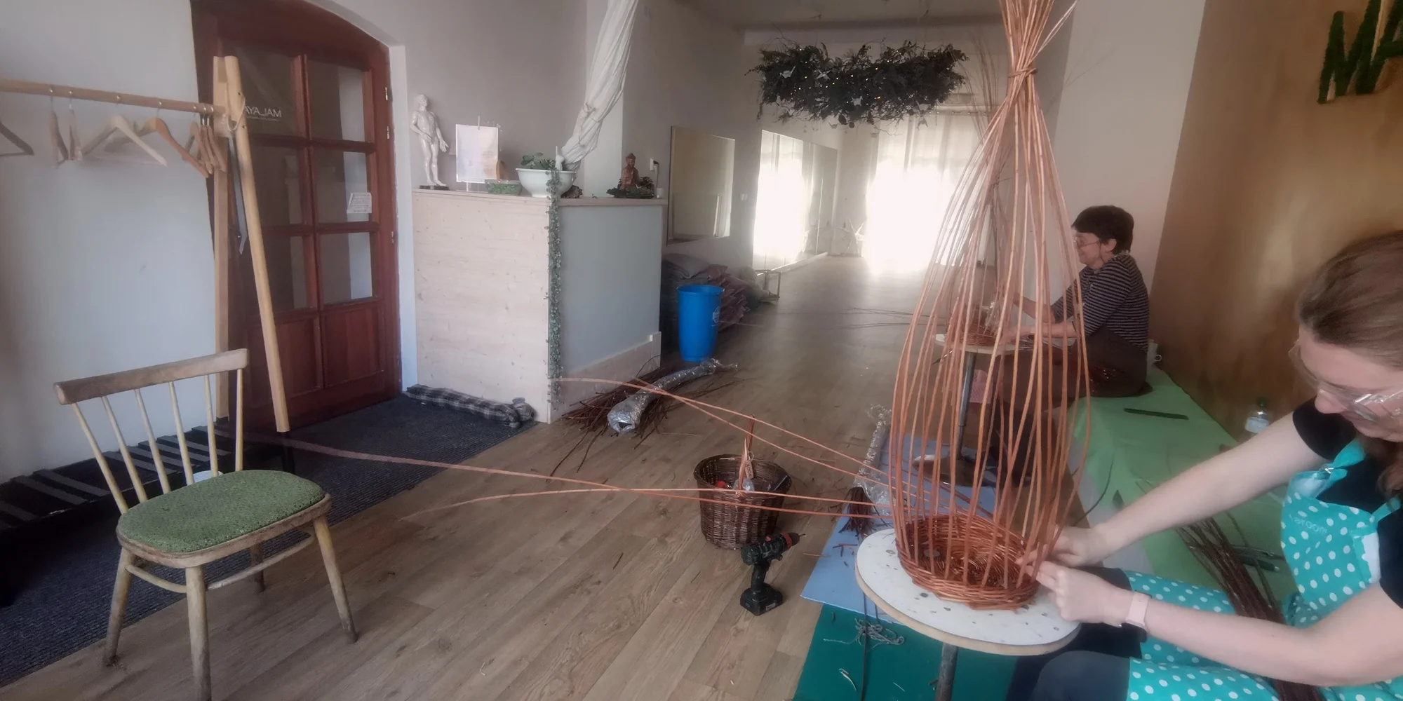 Kurz pletení kulatého koše v Pardubicích - Obrázek 8