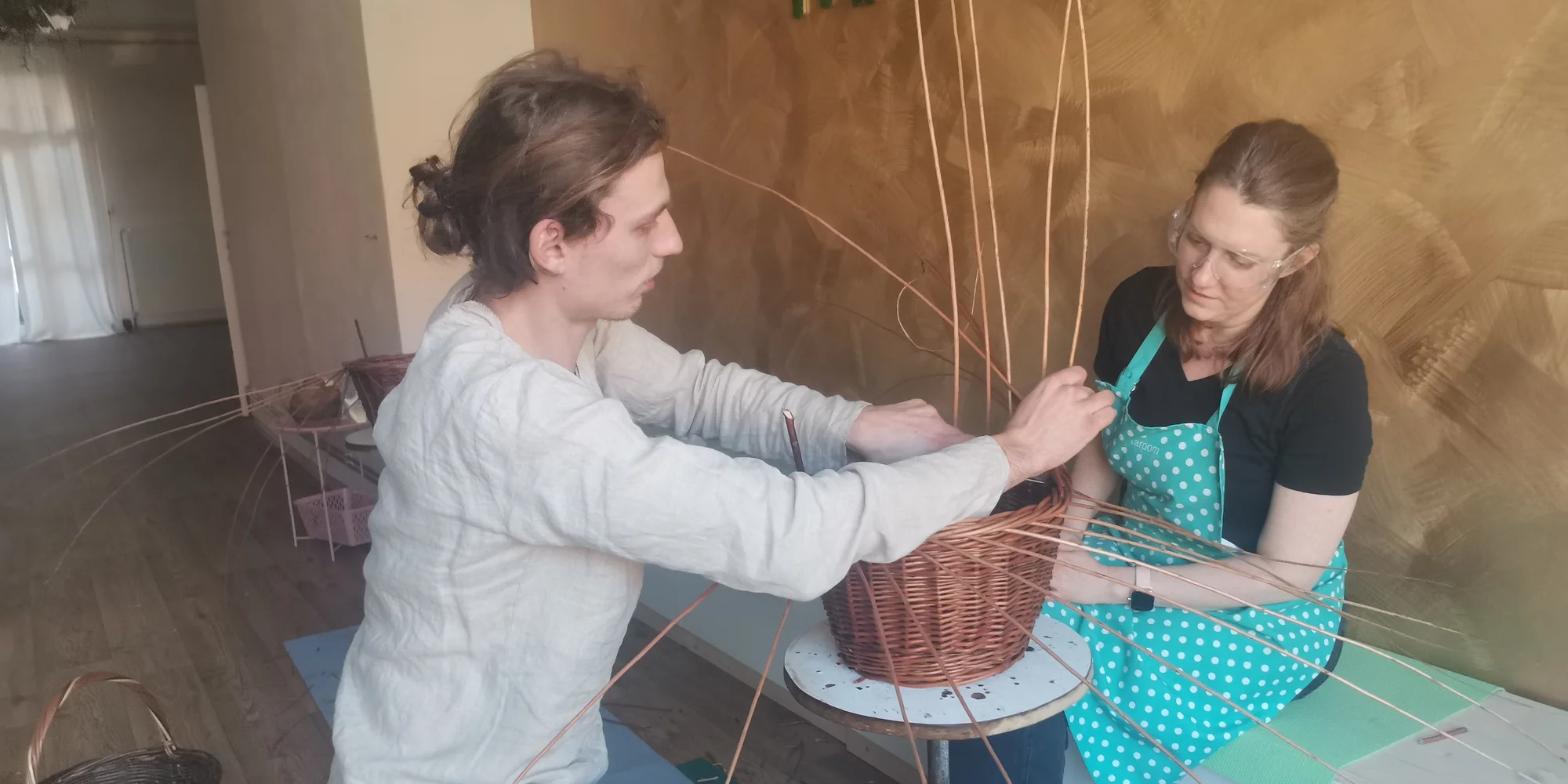 Kurz pletení kulatého koše v Pardubicích - Obrázek 9