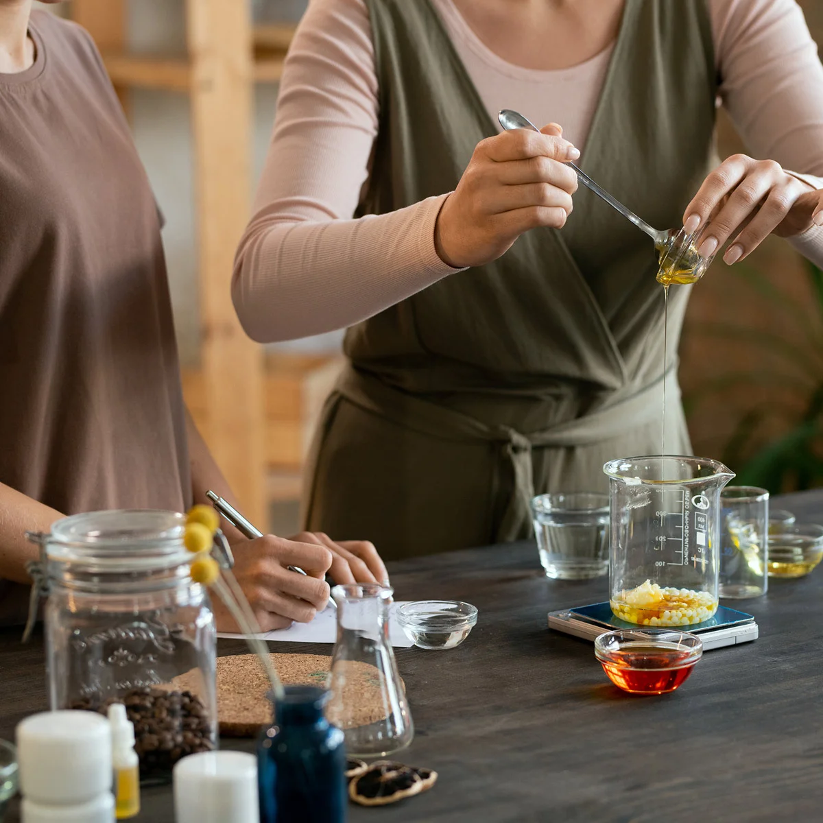 Zážitkový kurz výroby parfému pro dámy - Obrázek 9