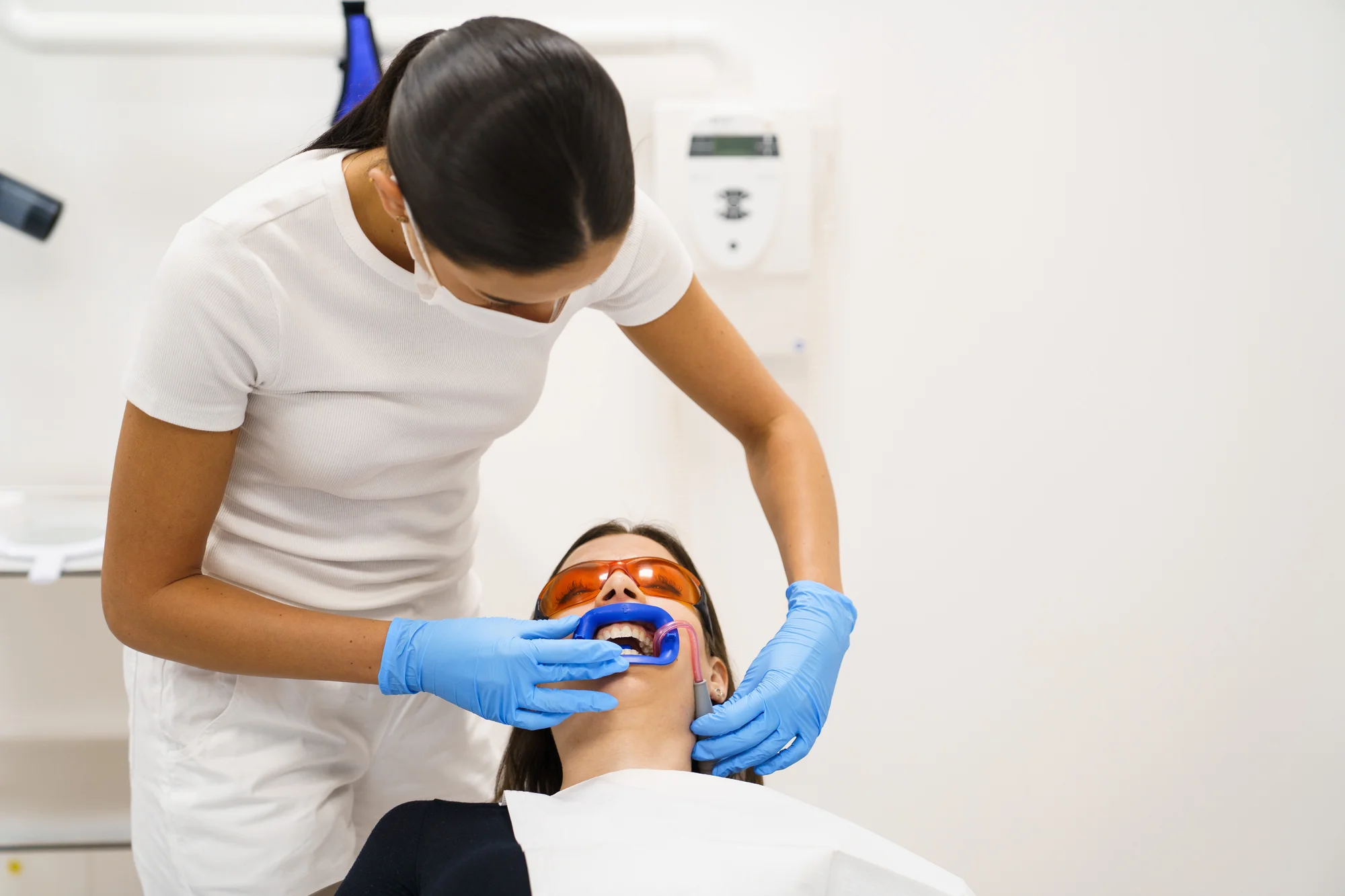 Ordinační bělení zubů LED lampou Philips Zoom - Obrázek 9