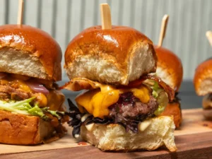 Sada 4 miniburgerů pro 2 osoby: hovězí, vepřový i vege