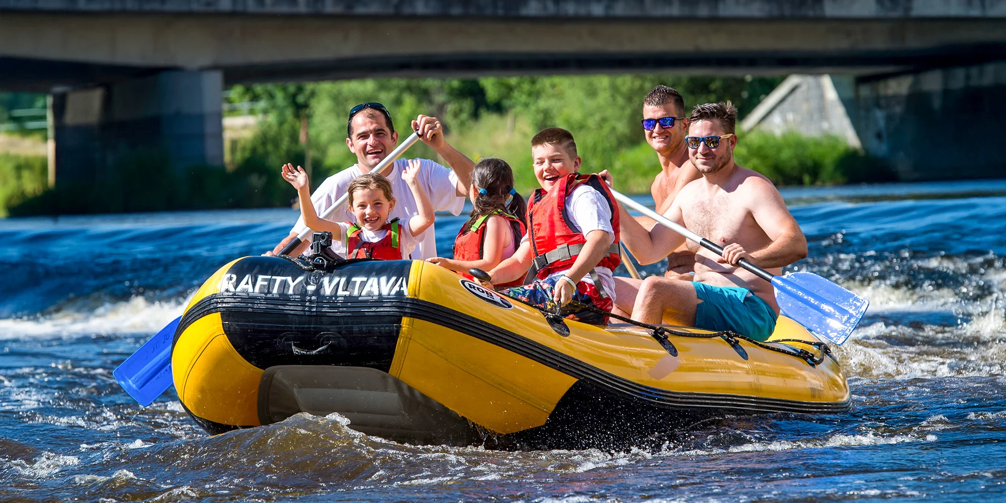 Výlety na raftu po Vltavě pro 2-4 osoby: trasy Č. Krumlovem