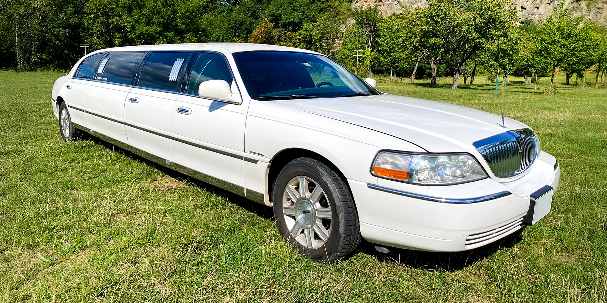 Pronájem limuzíny s řidičem vč. sektu: 30–180 minut