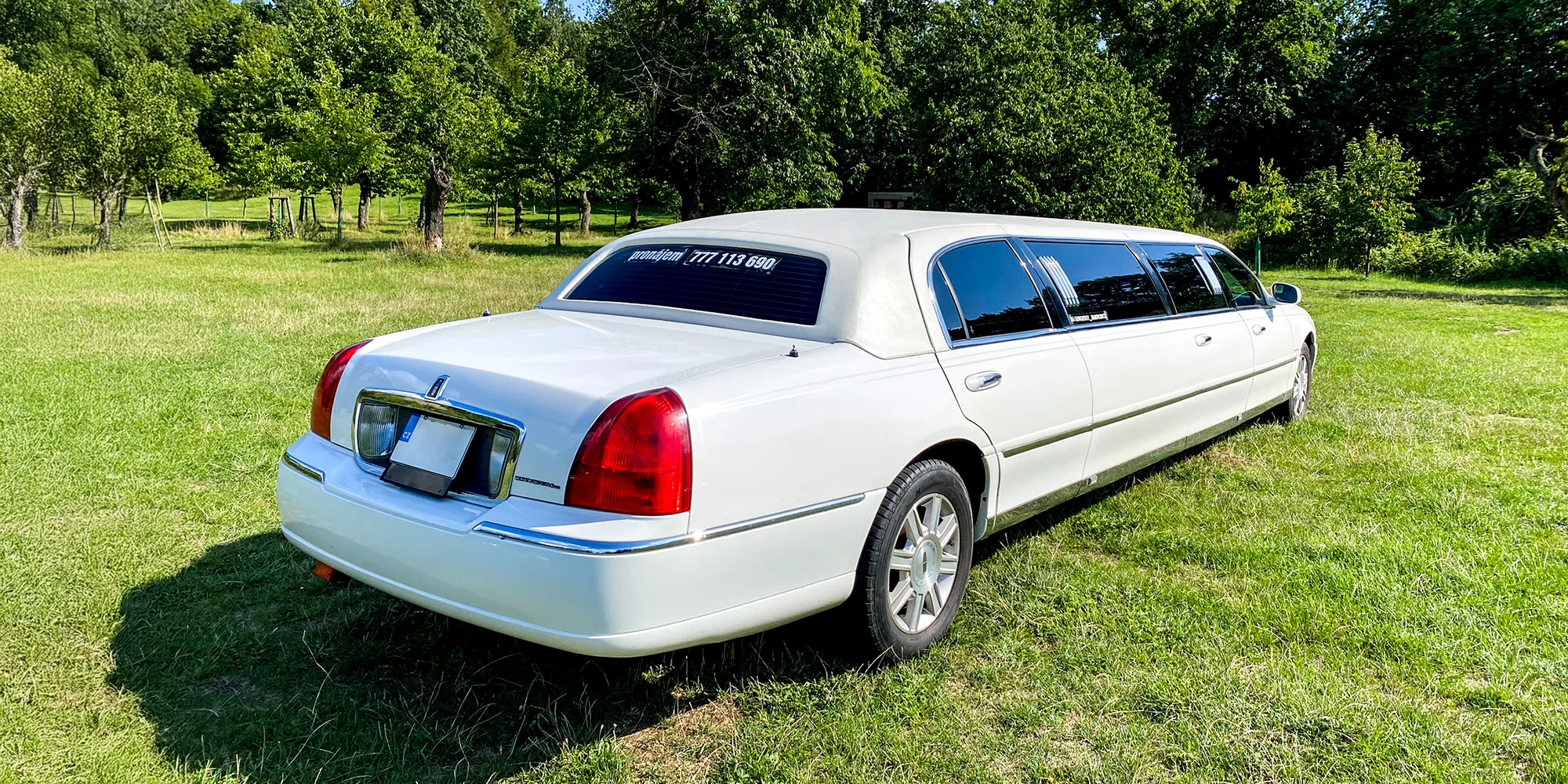 Pronájem limuzíny s řidičem vč. sektu: 30–180 minut - Obrázek 3