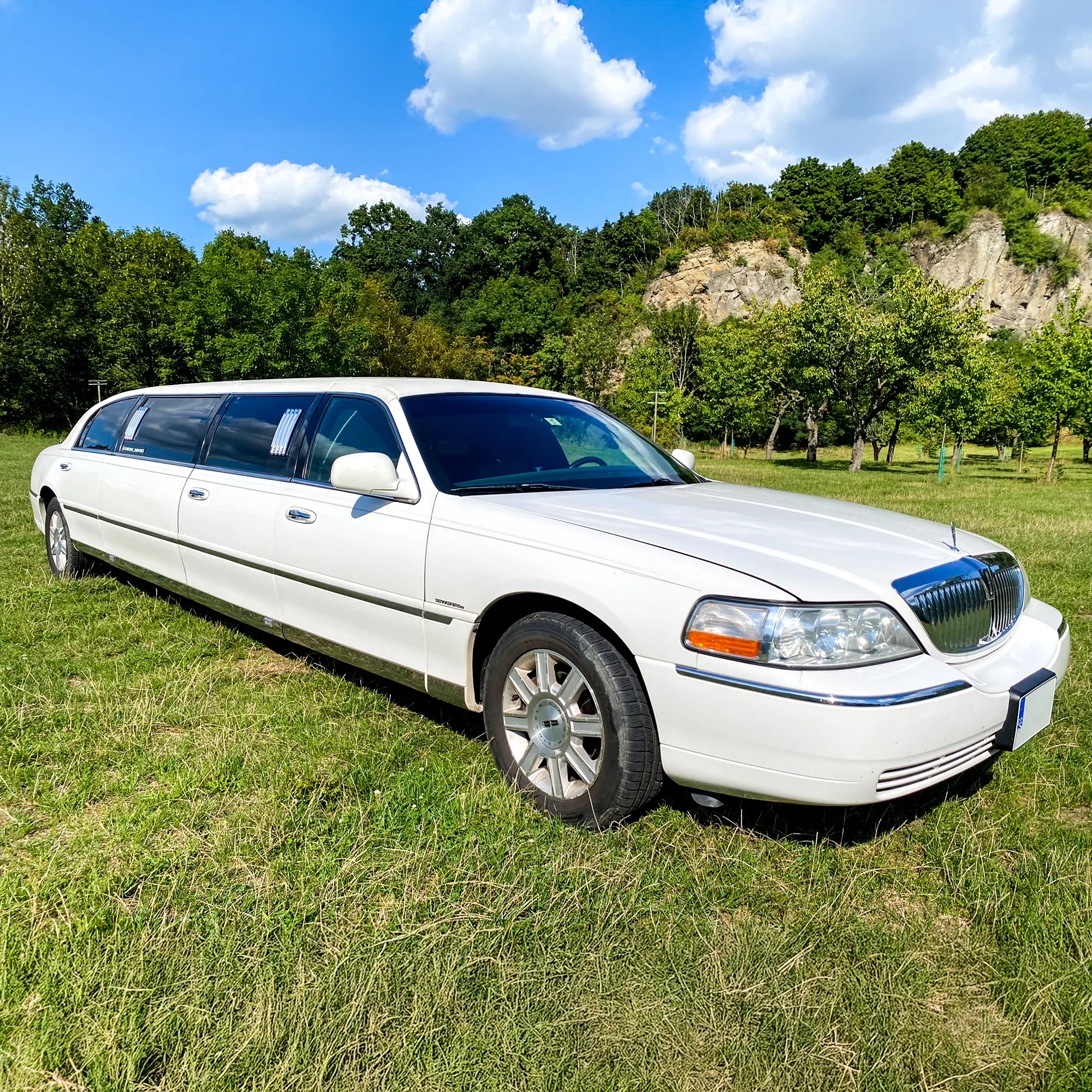 Pronájem limuzíny s řidičem vč. sektu: 30–180 minut - Obrázek 2