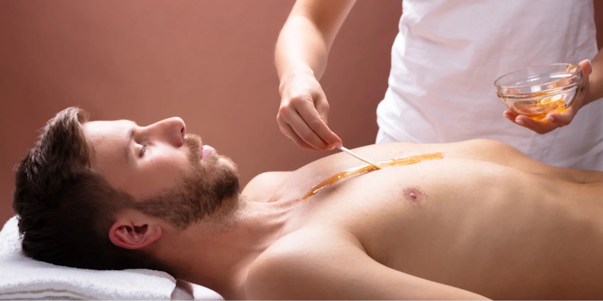 Šetrná depilace teplým voskem pro ženy i muže