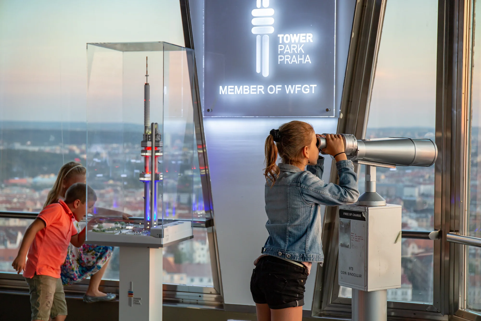 Vstup na Žižkovskou věž a hovězí burger v Miminoo - Obrázek 5