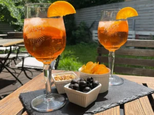 Aperol Spritz pro 2 až 4 osoby i slané zobání