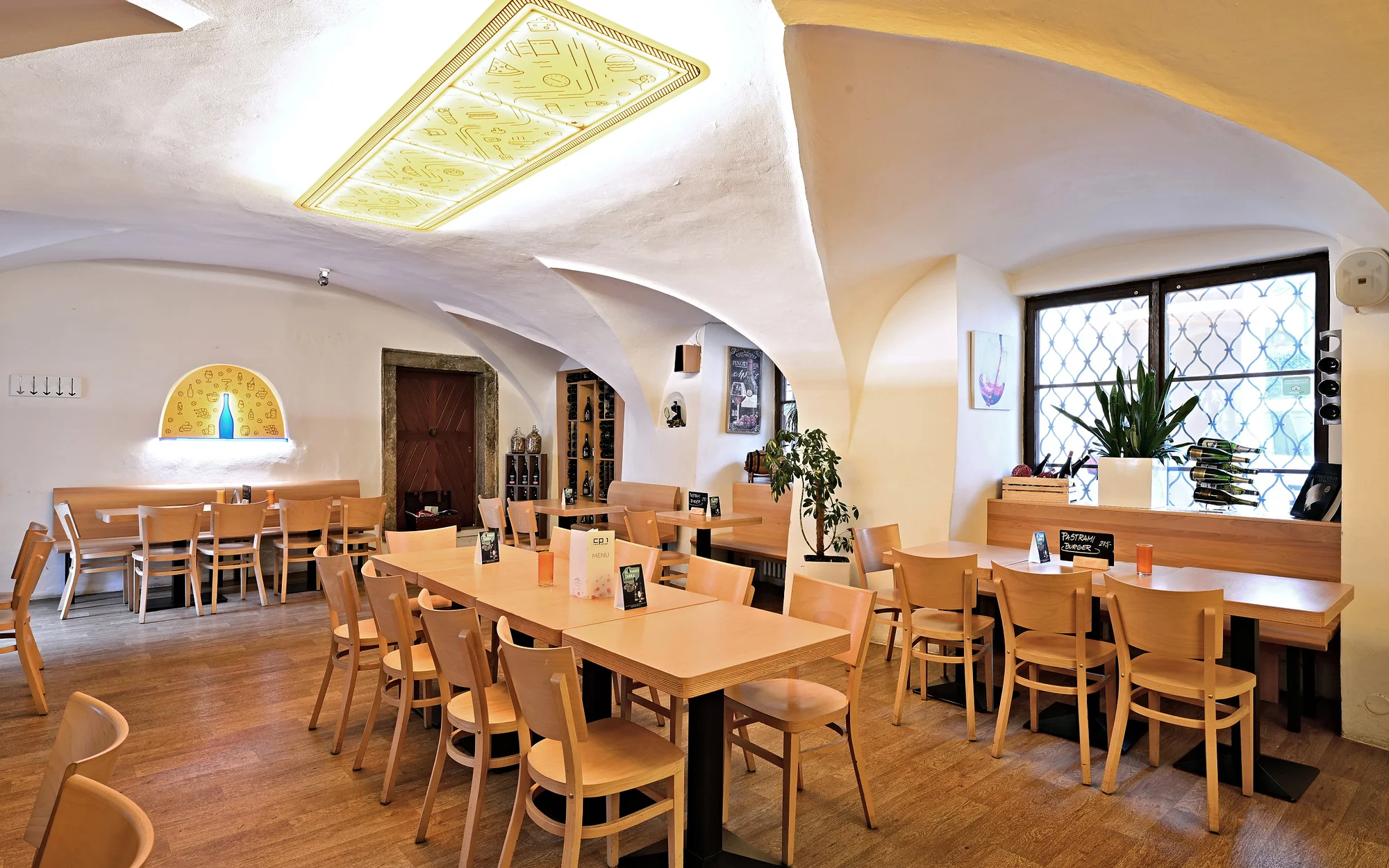 Grand tapas talíř a karafa vína pro 2 osoby - Obrázek 11