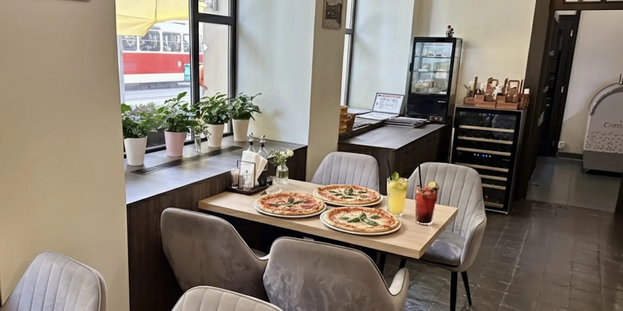 Pizza dle výběru i vč. nápoje v centru Prahy: 1-2 osoby - Obrázek 4