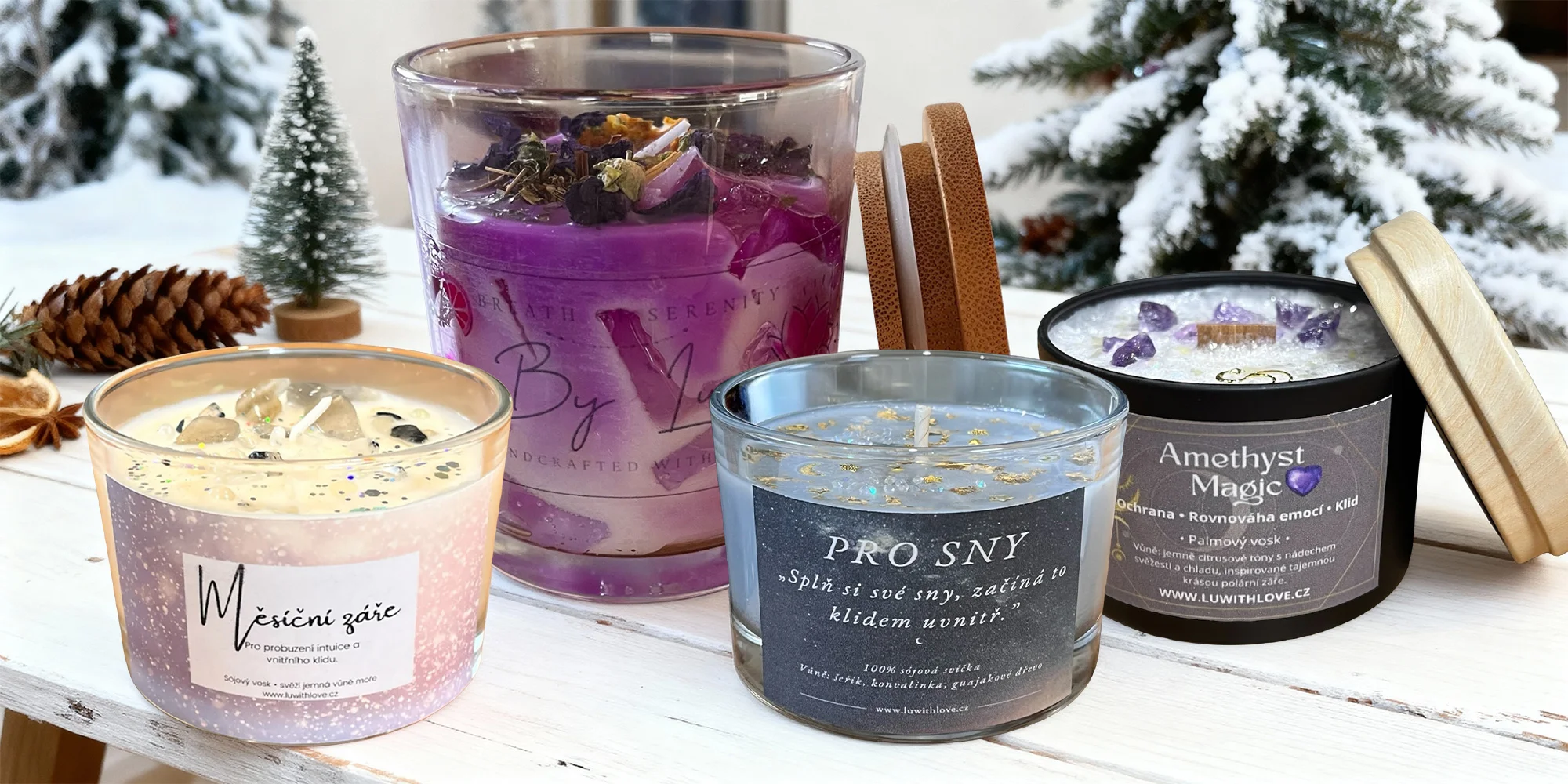 Přírodní svíčky z ČR zdobené minerály i sušenými květy