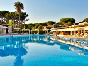 4* Toskánsko: strava, hotel 100 m od pláže, dětský klub