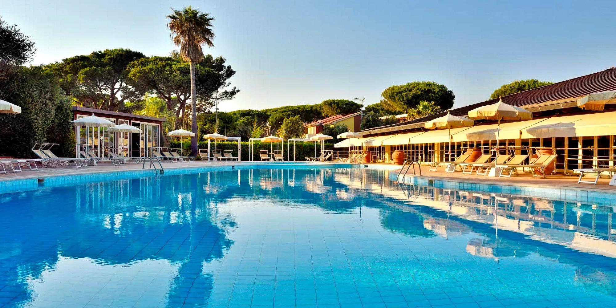 4* Toskánsko: strava, hotel 100 m od pláže, dětský klub