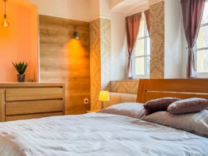 Krušné hory: penzion se snídaní, 7 km od Tiských stěn